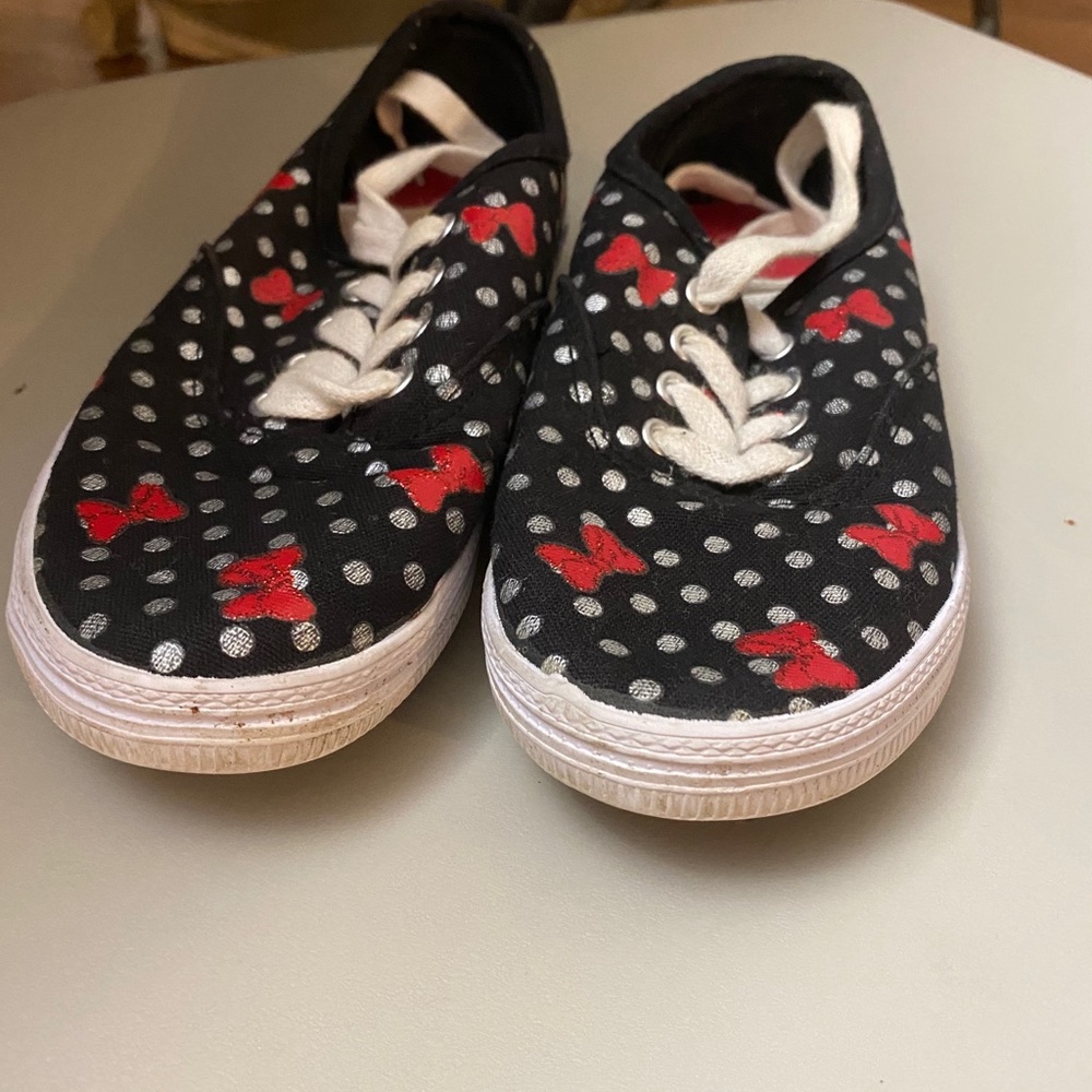 Girls sneakers